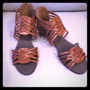 STEVE MADDEN BROWN STRAPPY SANDALS